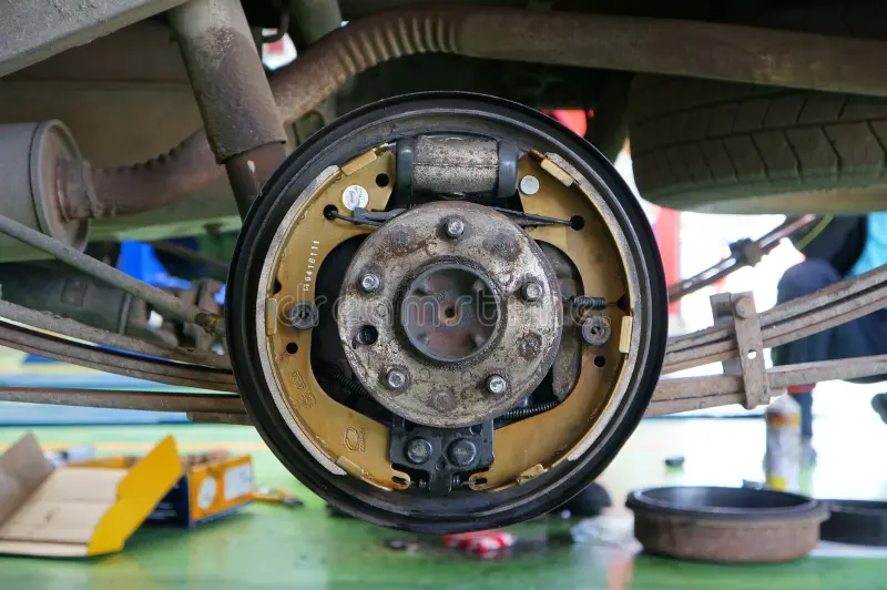 auto-brake-systems-pickup-repair-work-drum-types-40855114